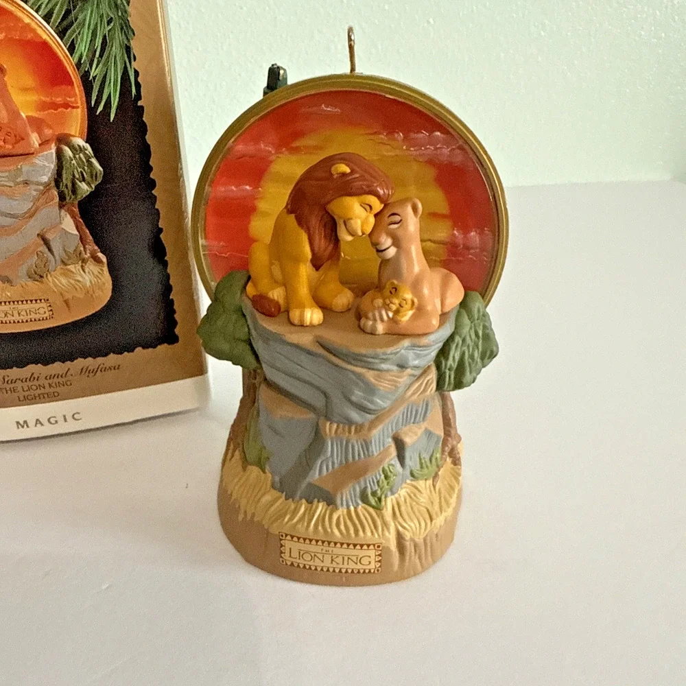 LION‎ KING Simba, Sarabi and Mufasa Hallmark Keepsake Lighted Magic Christmas